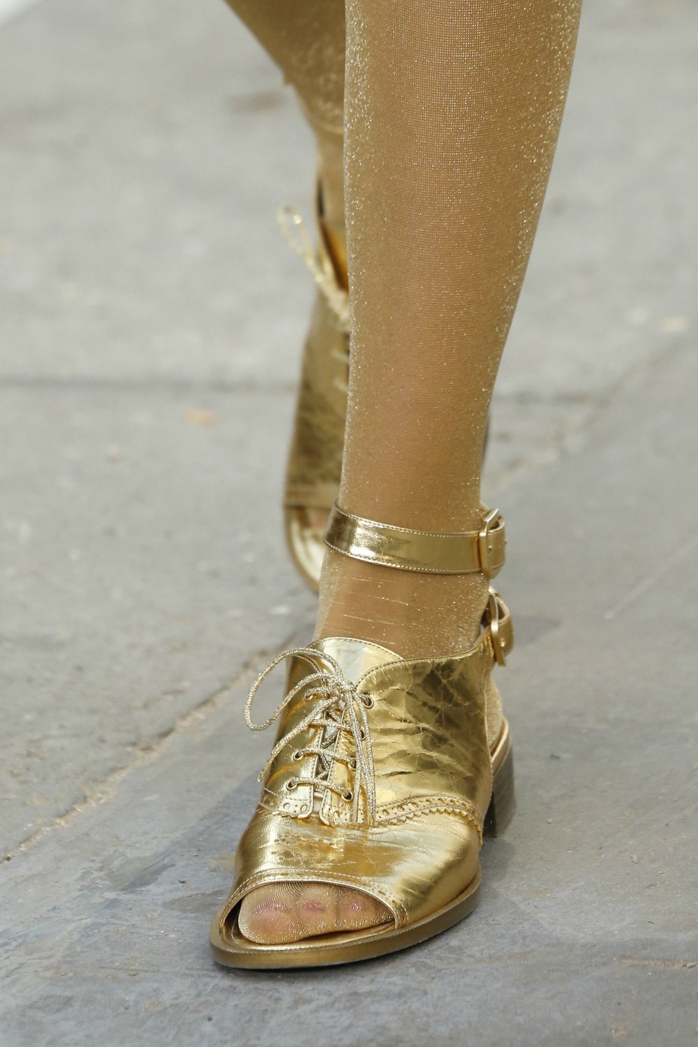 Какие Туфли Под Золотое Платье