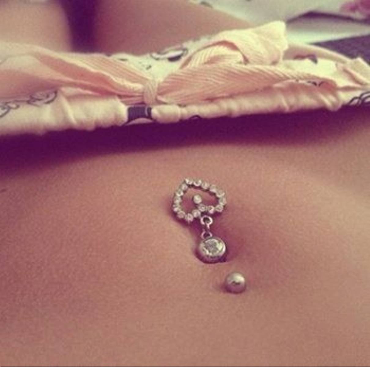 Belly piercing