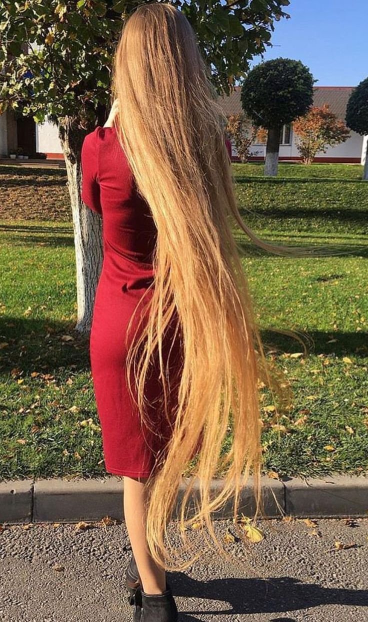 Красивые длинные светлые волосы