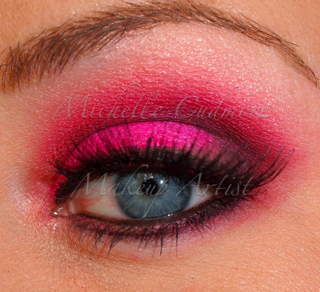 Макияж с розовыми тенями для голубых глаз