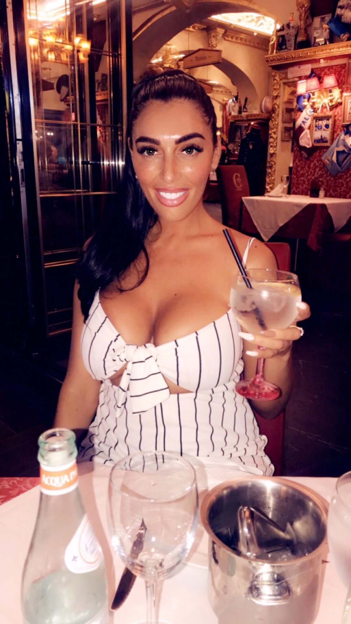 Ава кокс ноги