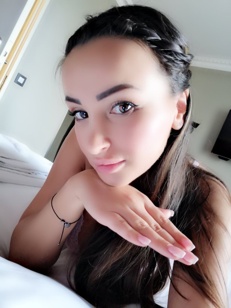 Alyssa Divine красивые сиськи