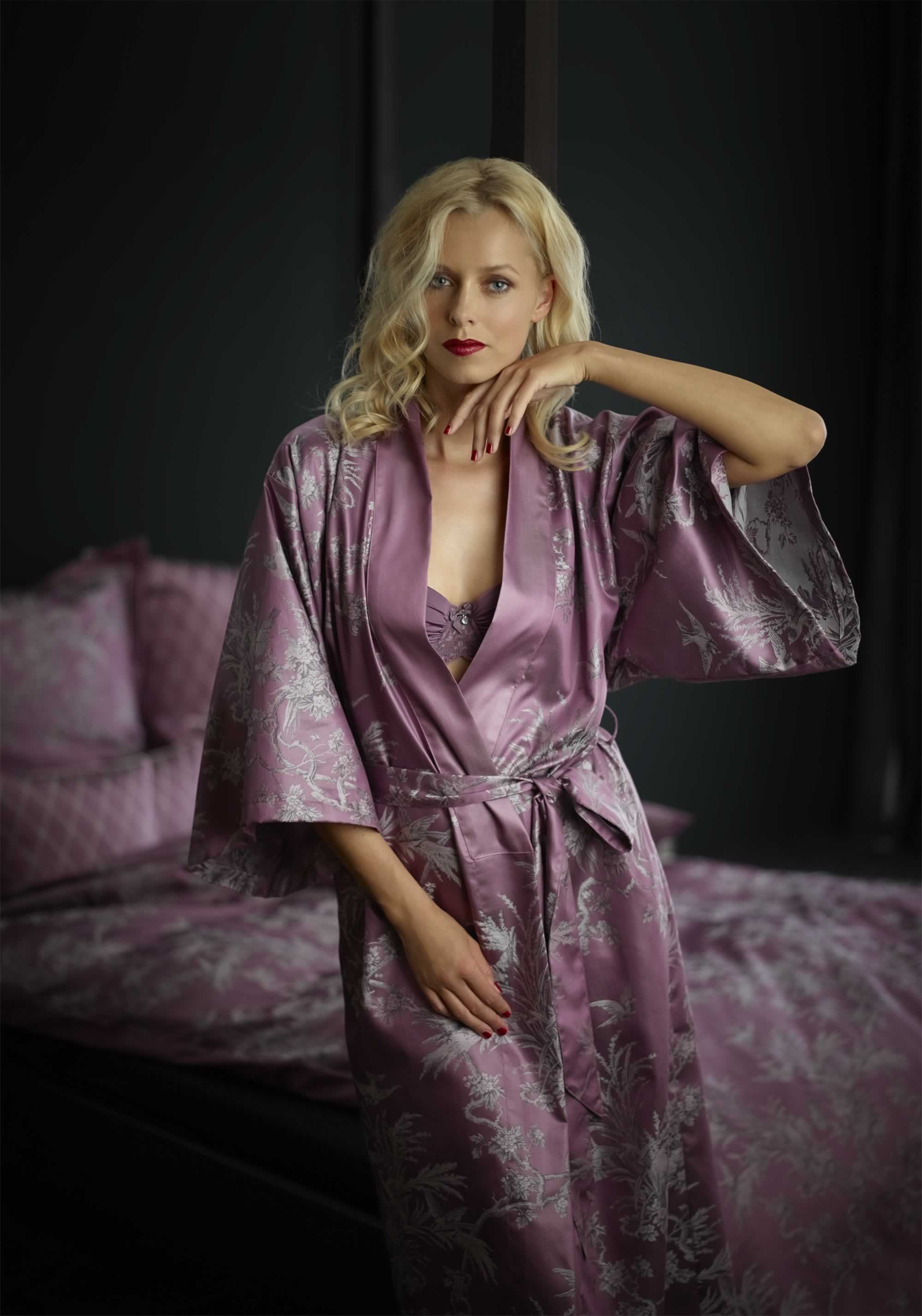 Тетка в халате. Mia-Mia кимоно "Loren" 16097. Джоанна Сторм в халате. Кейт Пирсон в халате. Кимоно Mia-Mia модель 5703.