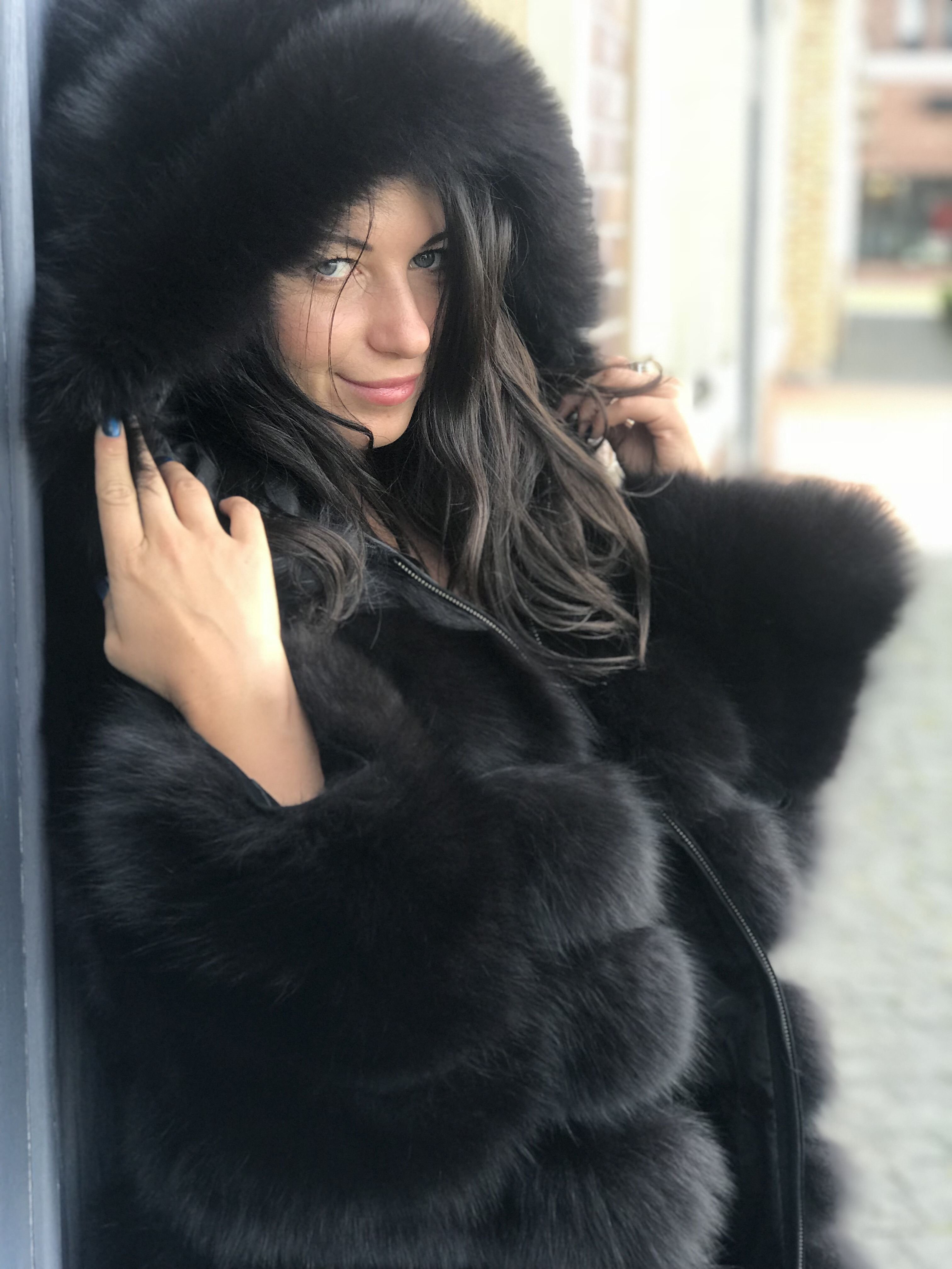 Даниелла Димитровска fur Coat