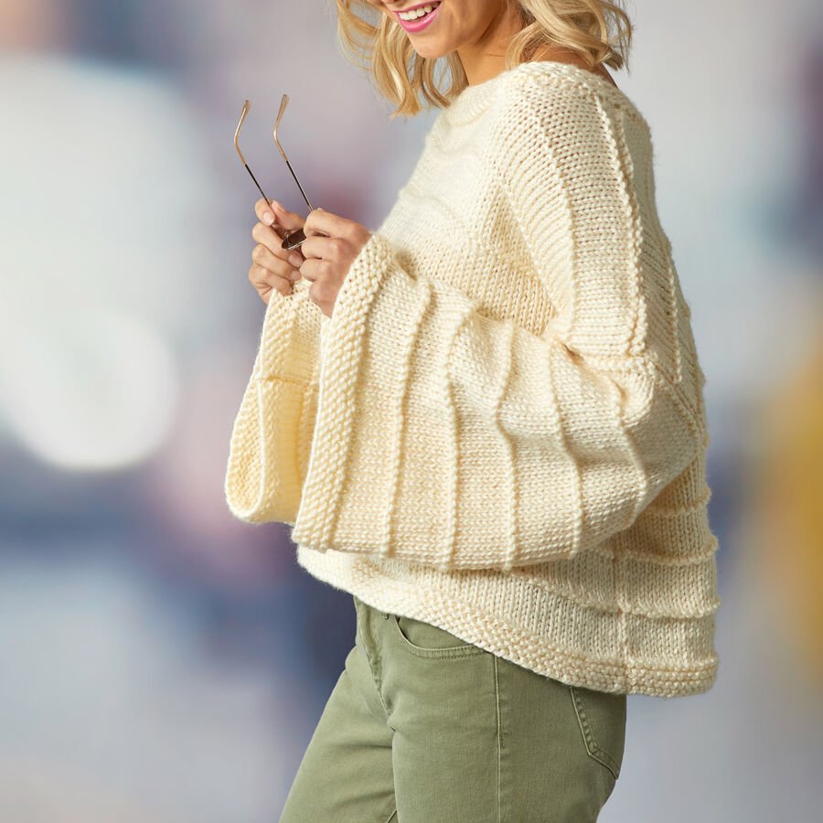 Моде джемпер. Пуловер оверсайз 2021-2022. Стильные вязаные вещи. Модные вязаные свитера. Вязаный свитер женский.