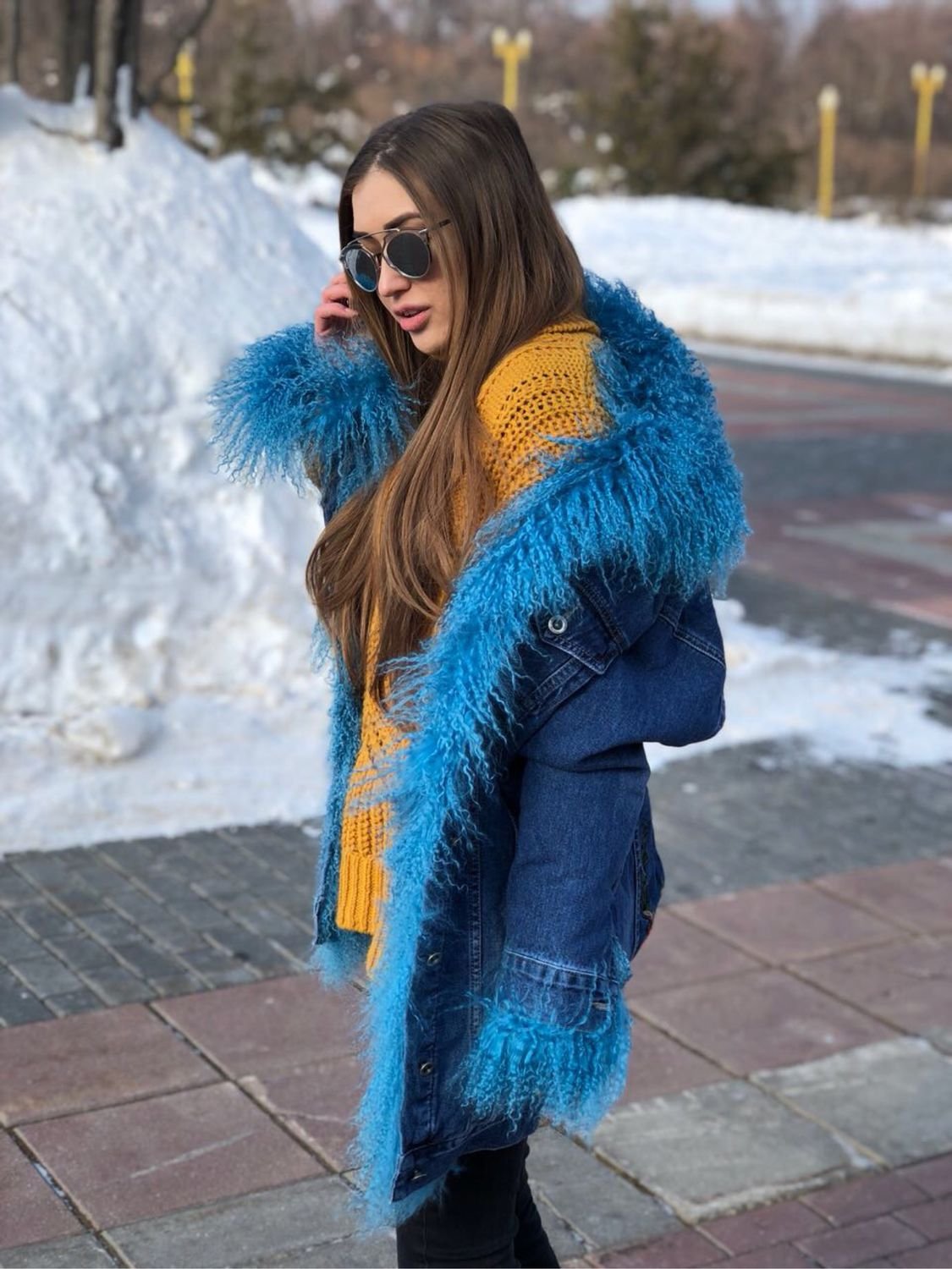 Джинсовка с белым мехом