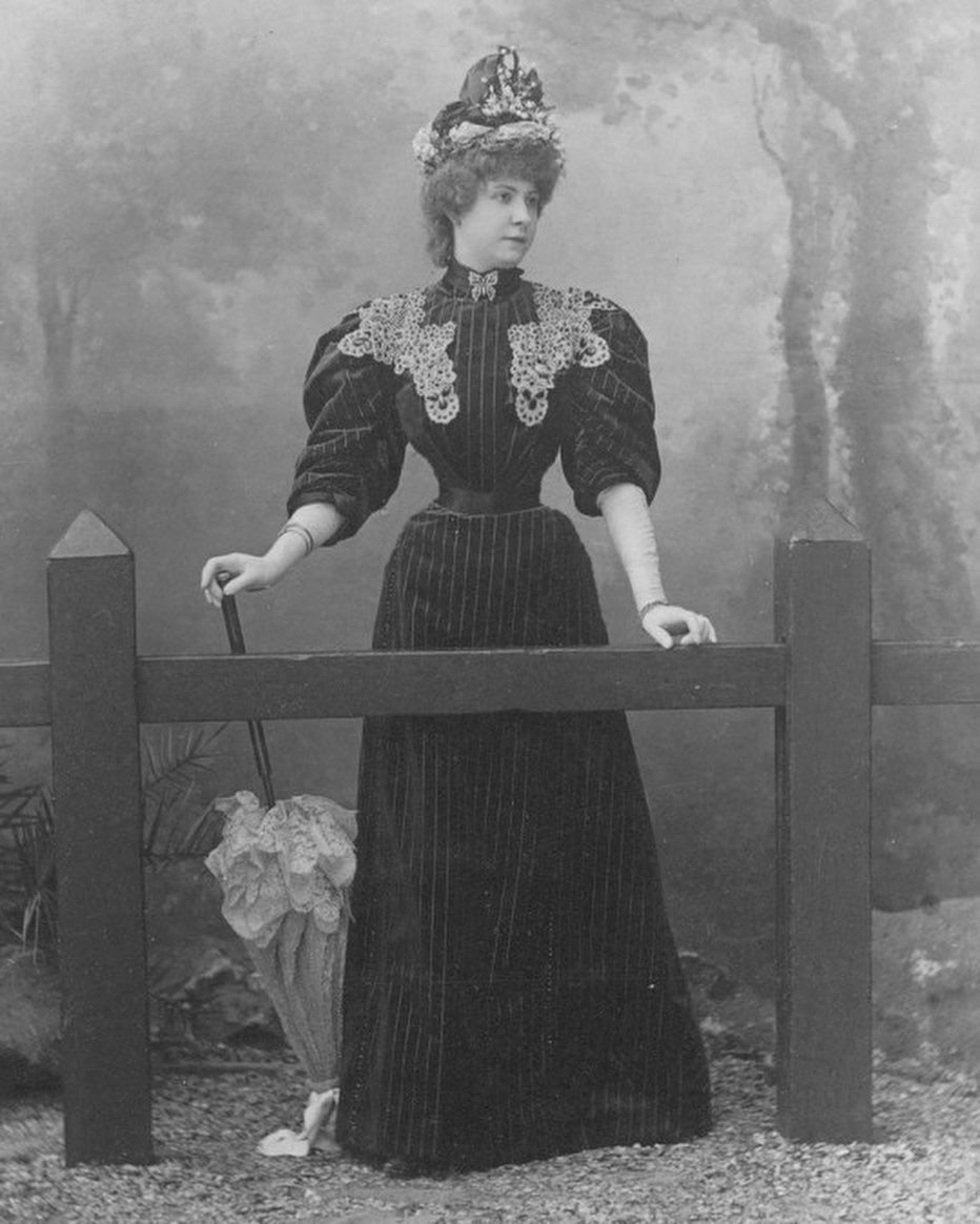 Модели 19 века. Викторианская эпоха мода 1890. Викторианская эпоха 19 век женщины. Мода 1890-х годов женщины. Мода в Париже 1890-х.