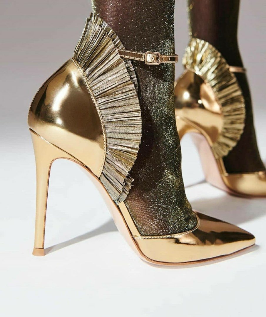 Louboutin туфли золотые