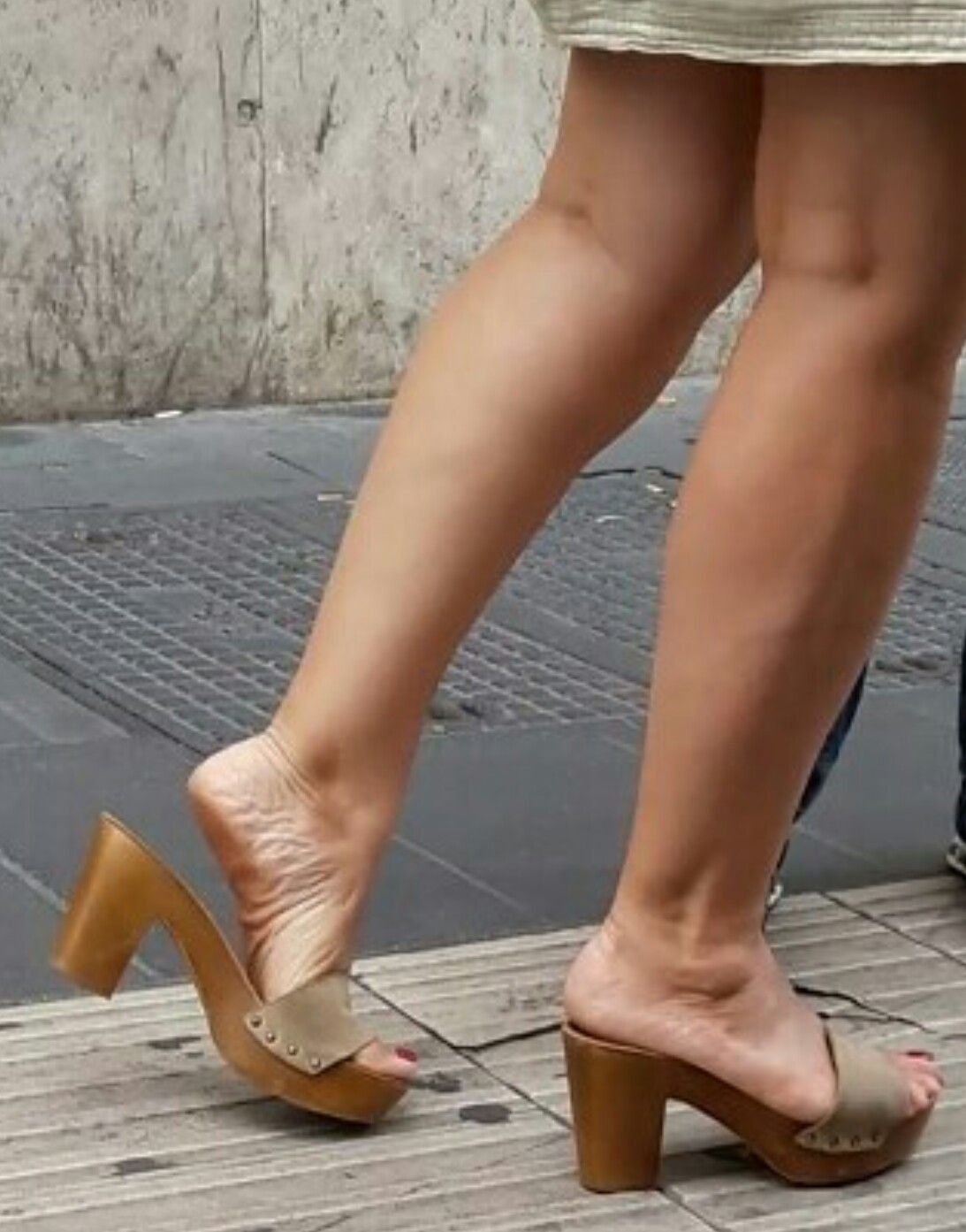 Женские ноги