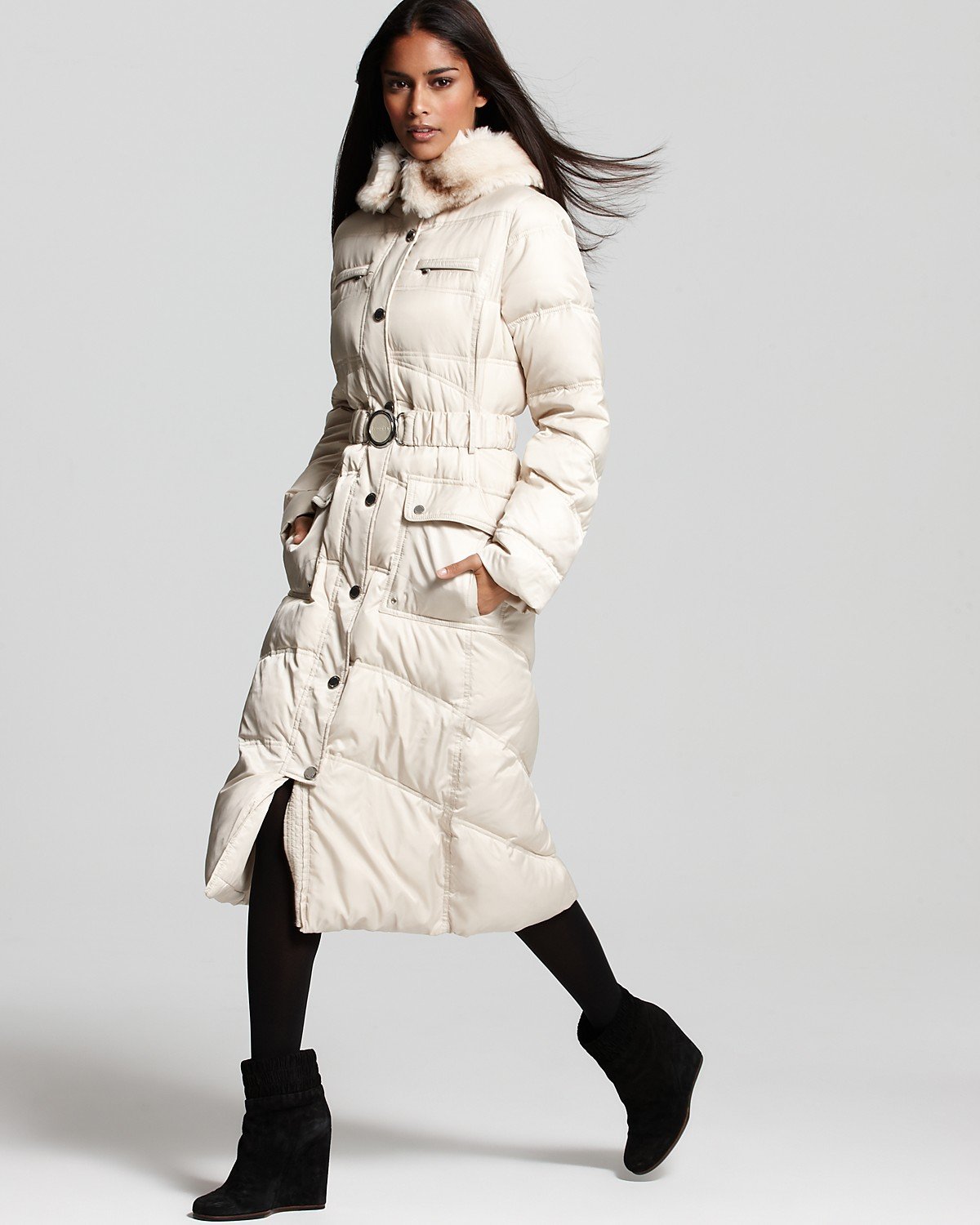 Белое пуховое пальто женское