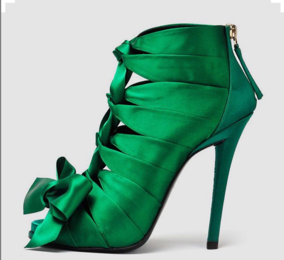 Green shoe. Салатовые туфли. Зеленые туфли. Красивые зелёные туфли. Зелёные туфли на каблуке.