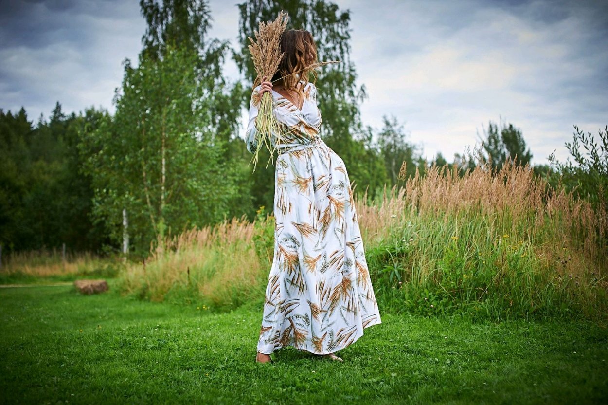 Платье из льна на резинке