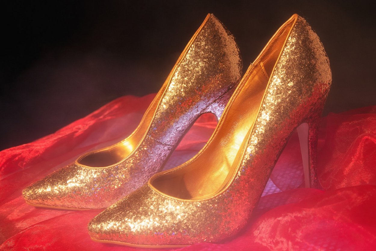 Louboutin туфли золотые