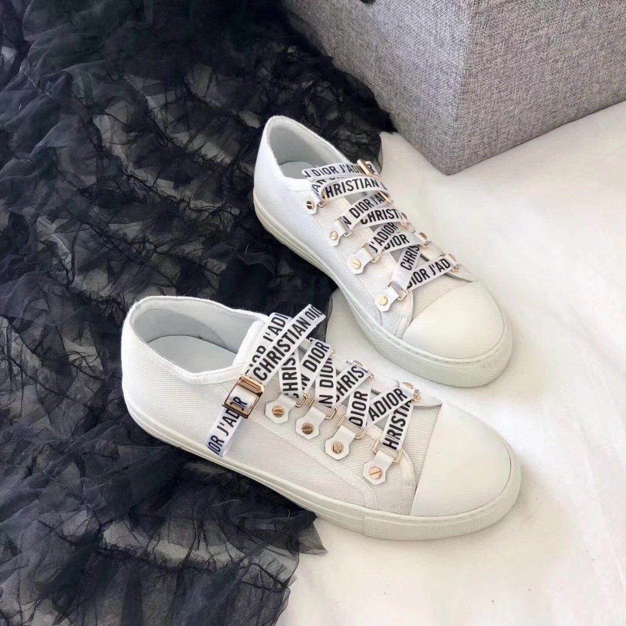 Кроссовки Jimmy Choo со стразами