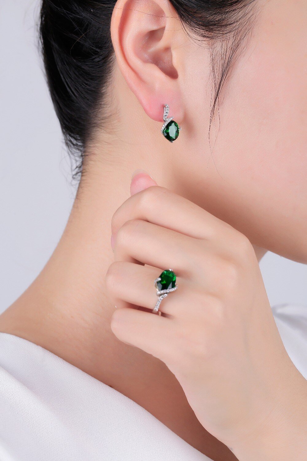 Серьги с изумрудом