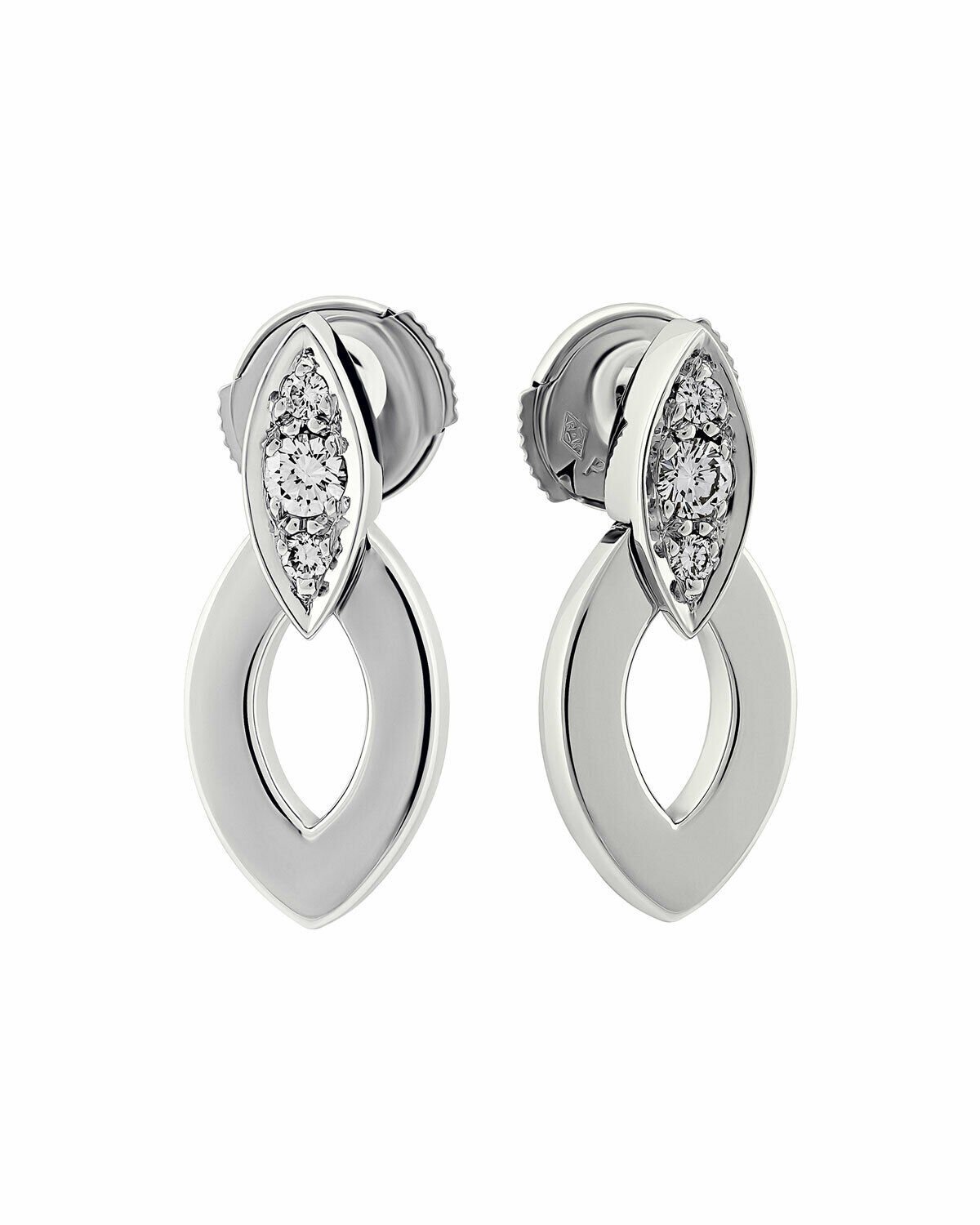 Cartier Тринити серьги в ушах