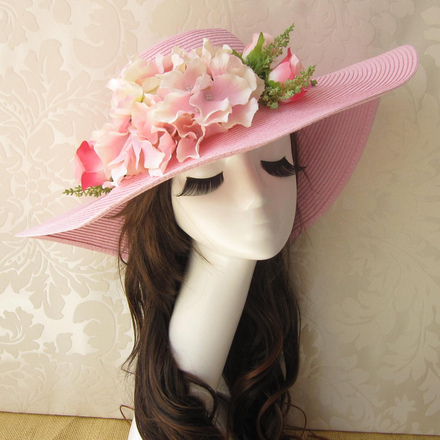Шляпа растение. Шляпа с цветами. Шляпа женская с цветами. Красивые шляпы с цветами. Женская шляпка с цветами.