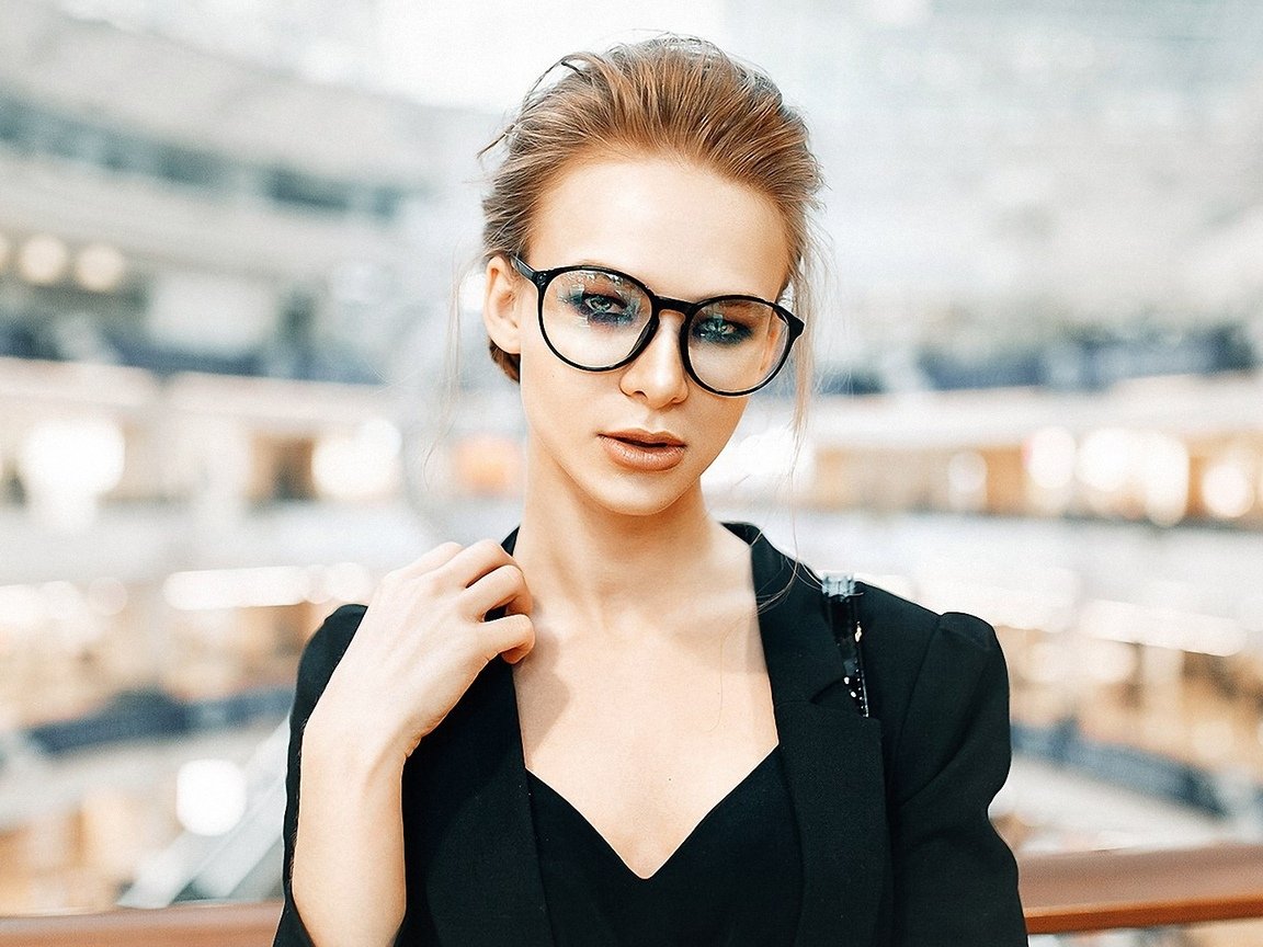 Девушки в очках для зрения