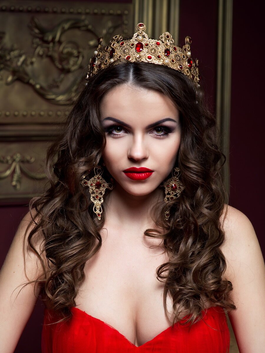 Женщина Королева