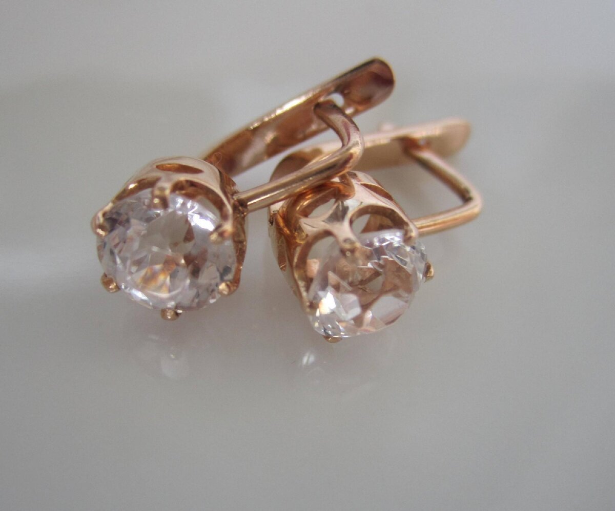 Золотые серьги 583 с корундом