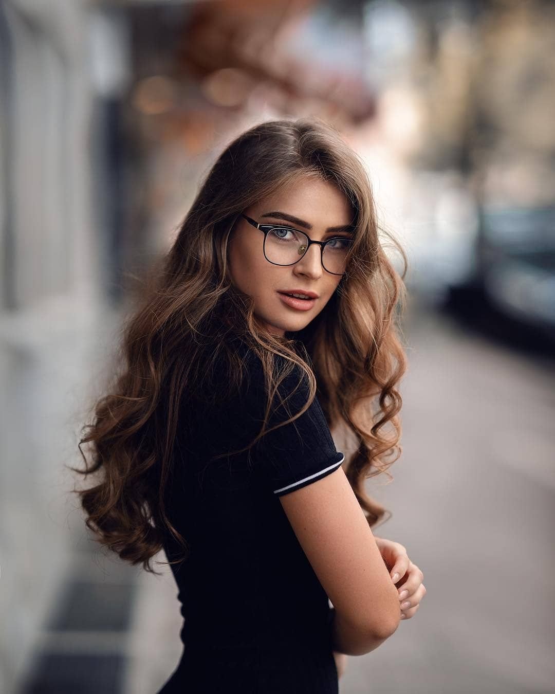 Anna von Klinski в очках