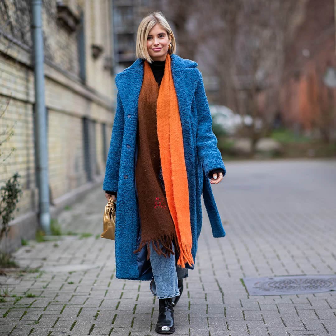 Темно синее пальто streetstyle