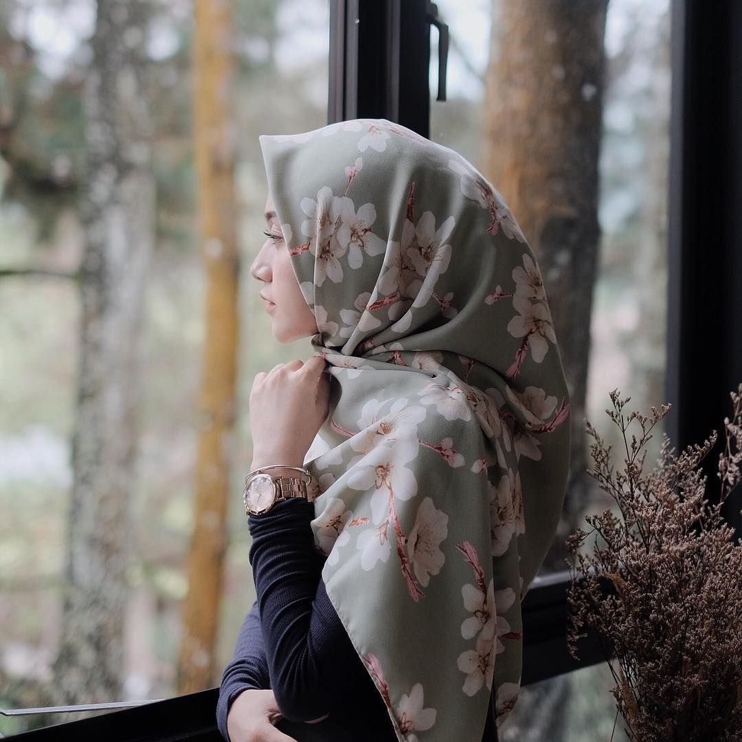 Девушка в хиджабе фото сзади