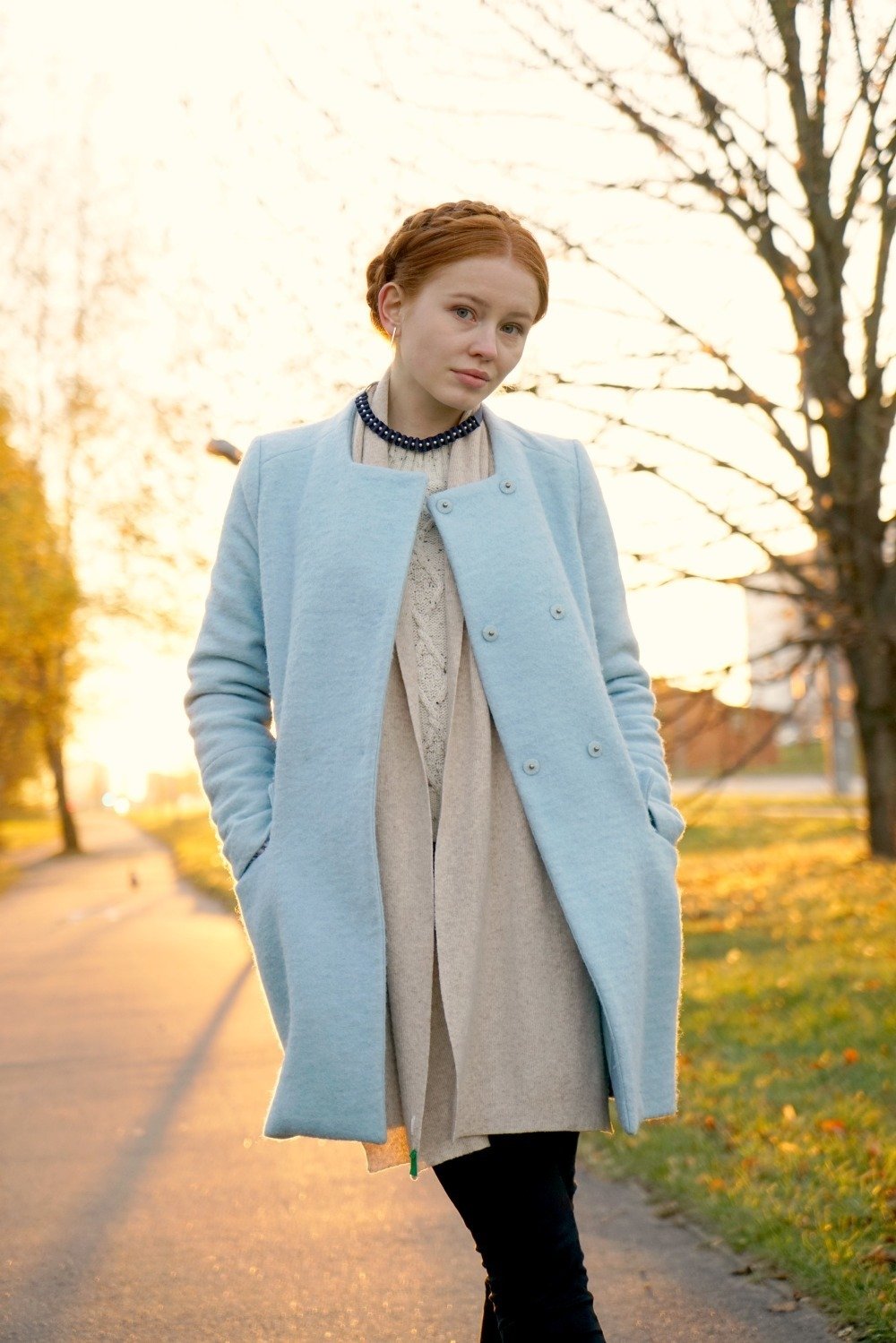 Пальто с беретом и шарфом