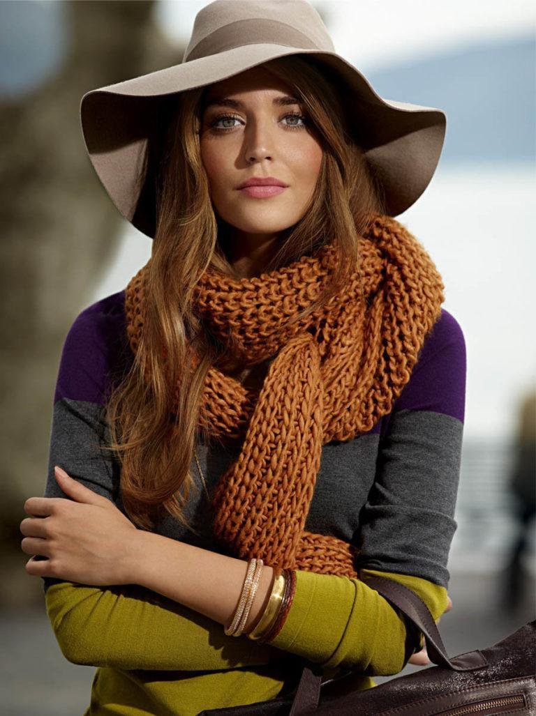 Модные вязаные шарфы для женщин