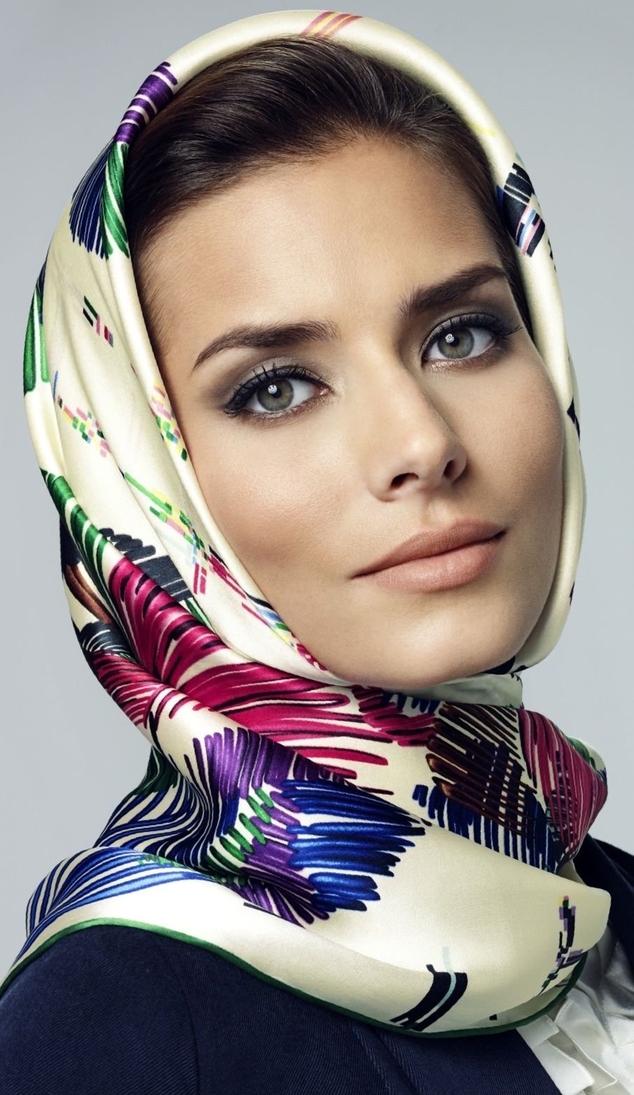 Красивые девушки в платках. Платок турецкий Aker. Девушка в платке. Платок на голову. Красивая женщина в платке.