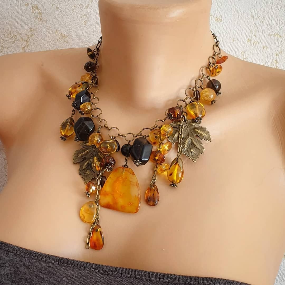 Украшения из янтаря колье