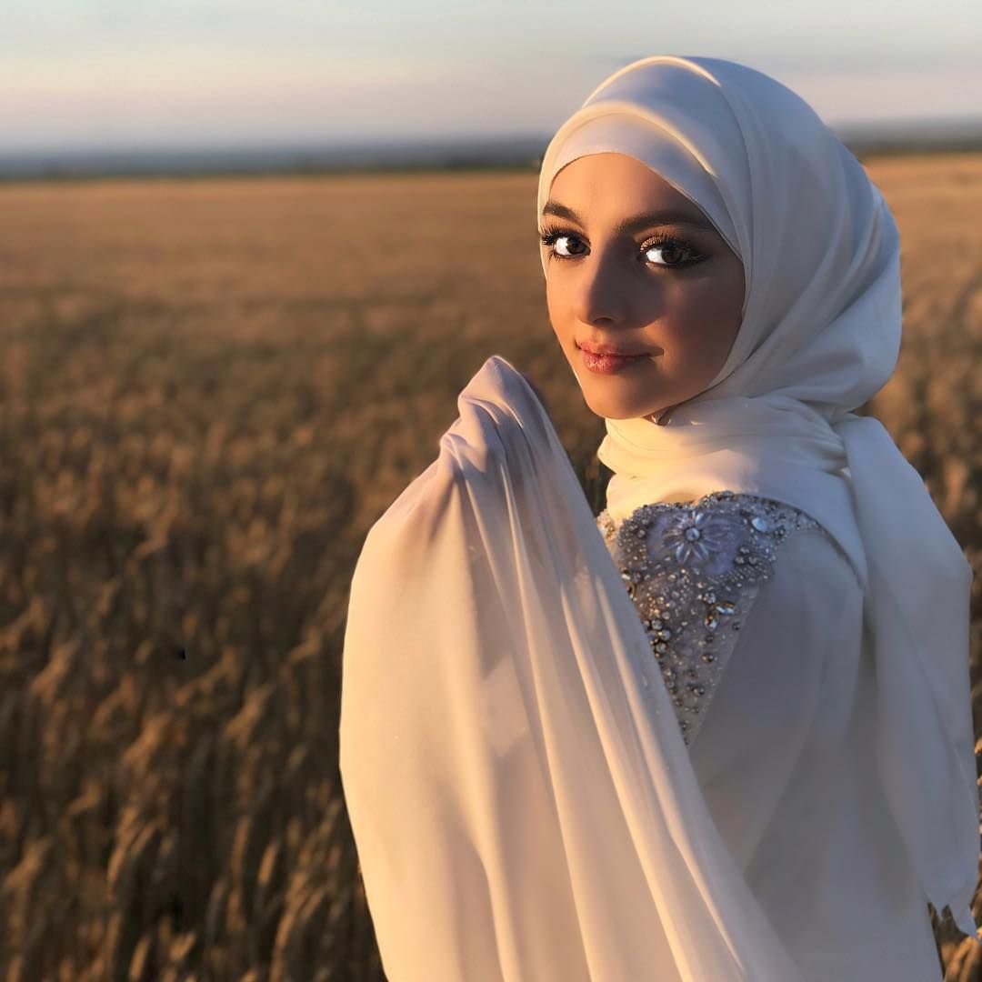 Девочка мусульманка в платке