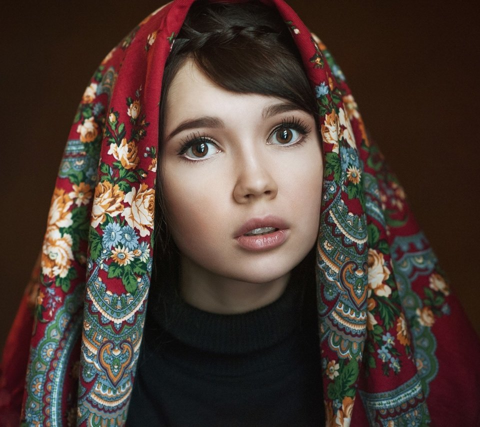 Женщина в платке