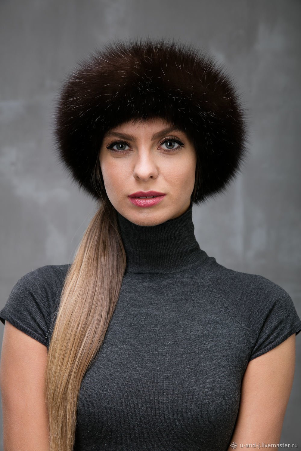 Казачка в папахе