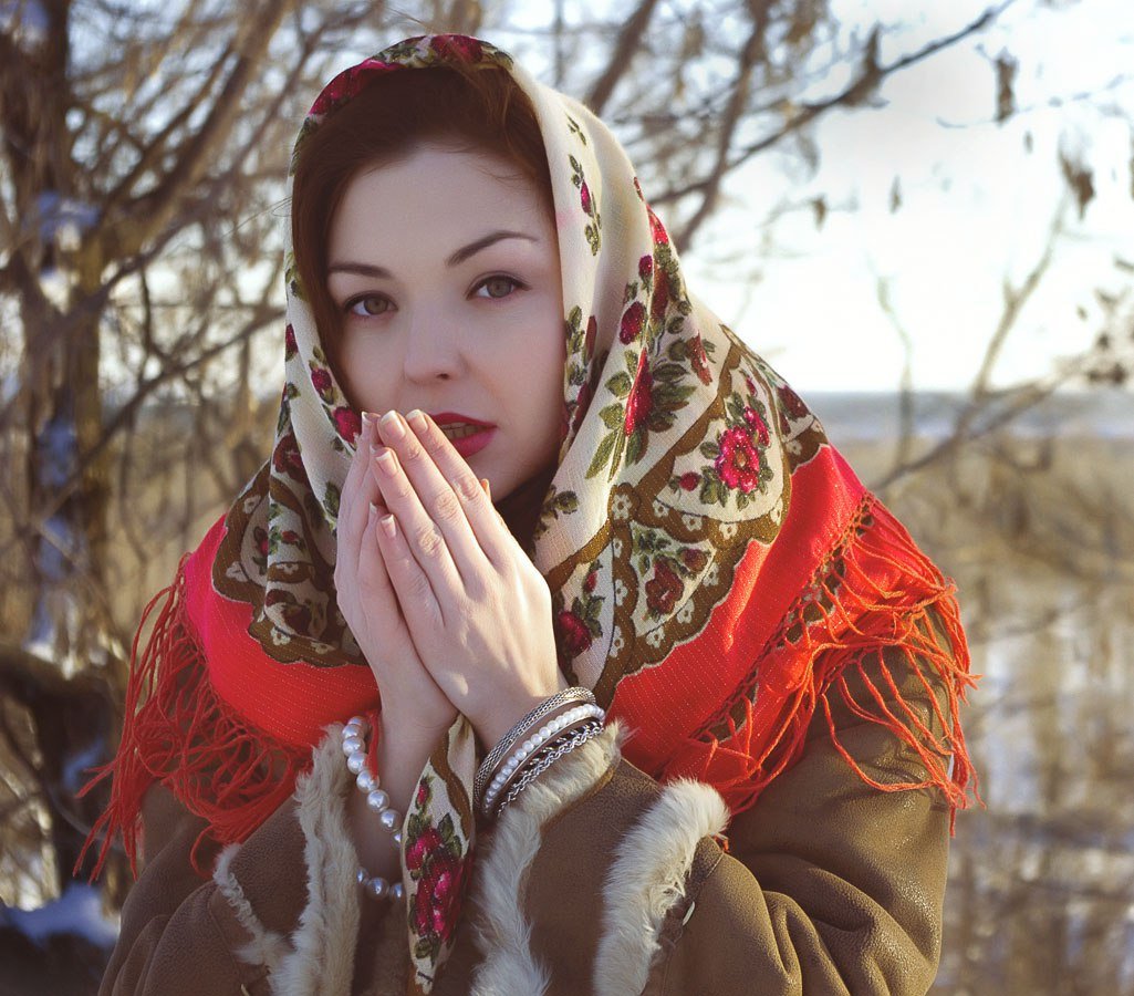 Красавица в платке