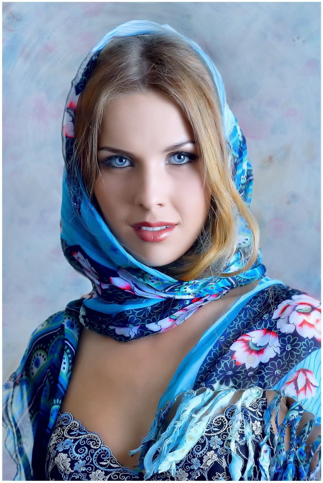 Красавица в платке