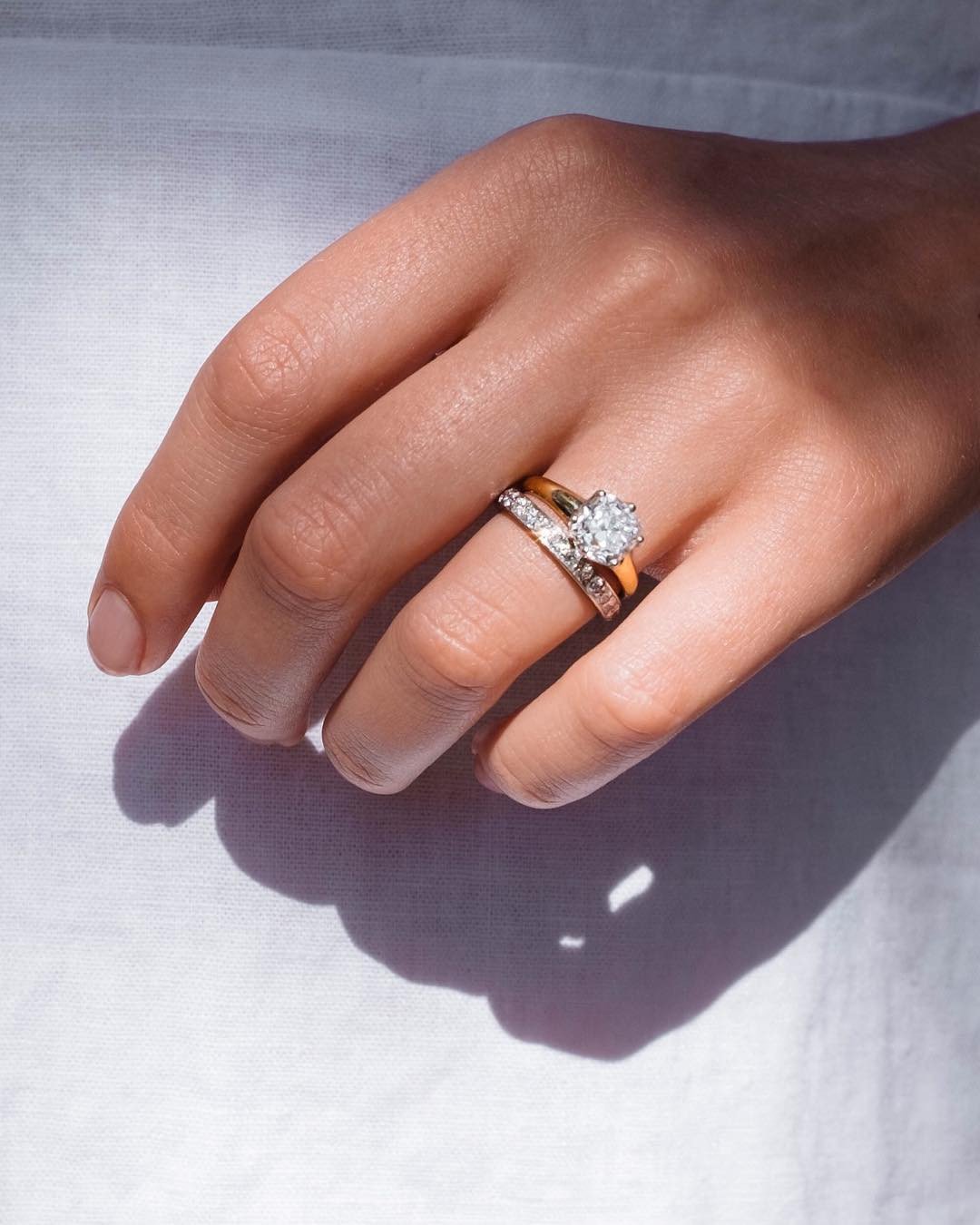 Кольцо когда замужем. Обручальное кольцо Шубской Анастасии. Помолвочное кольцо. Кольцо для предложения. Обручальное кольцо.
