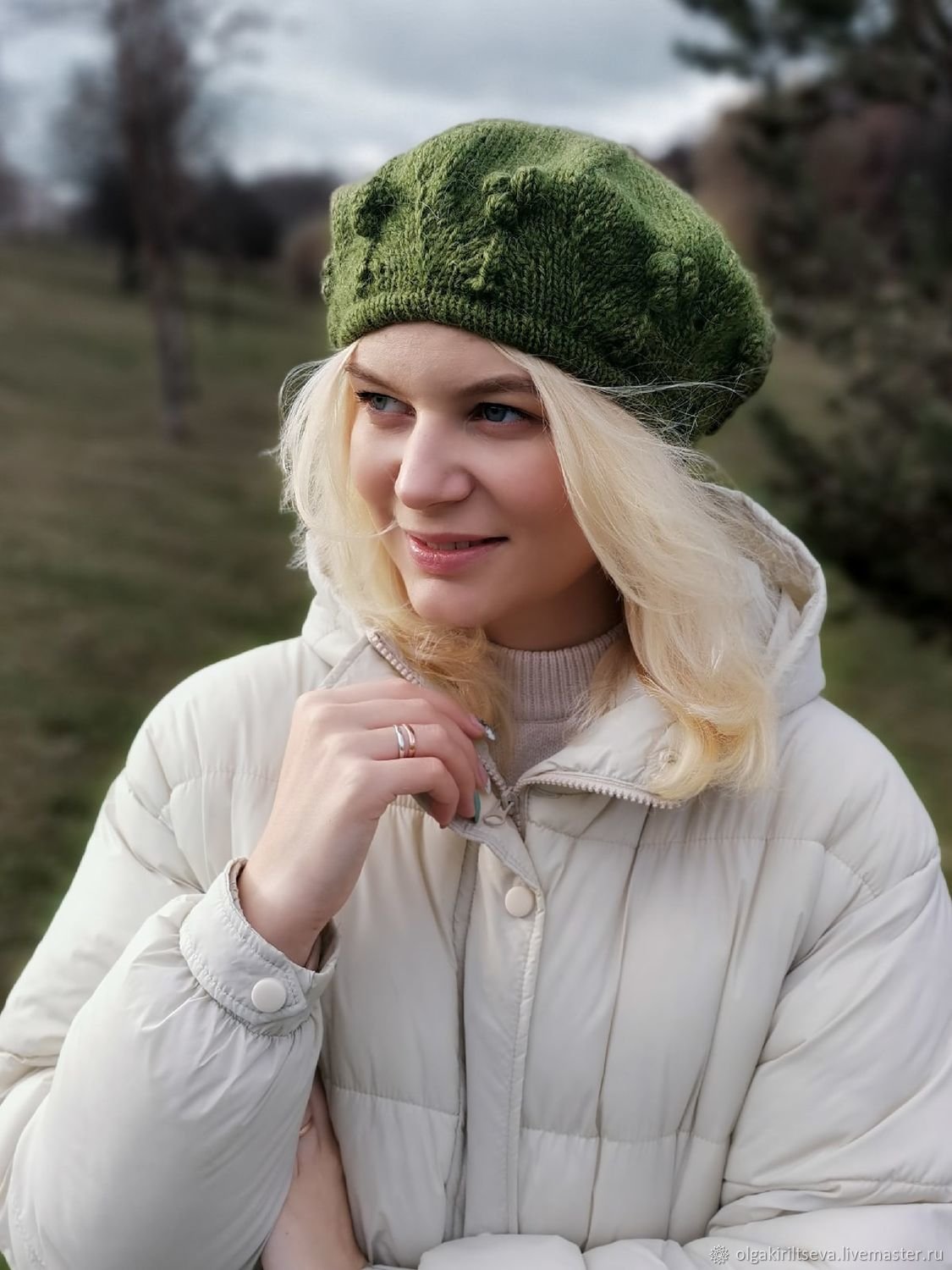 Женские вязаные шапочки