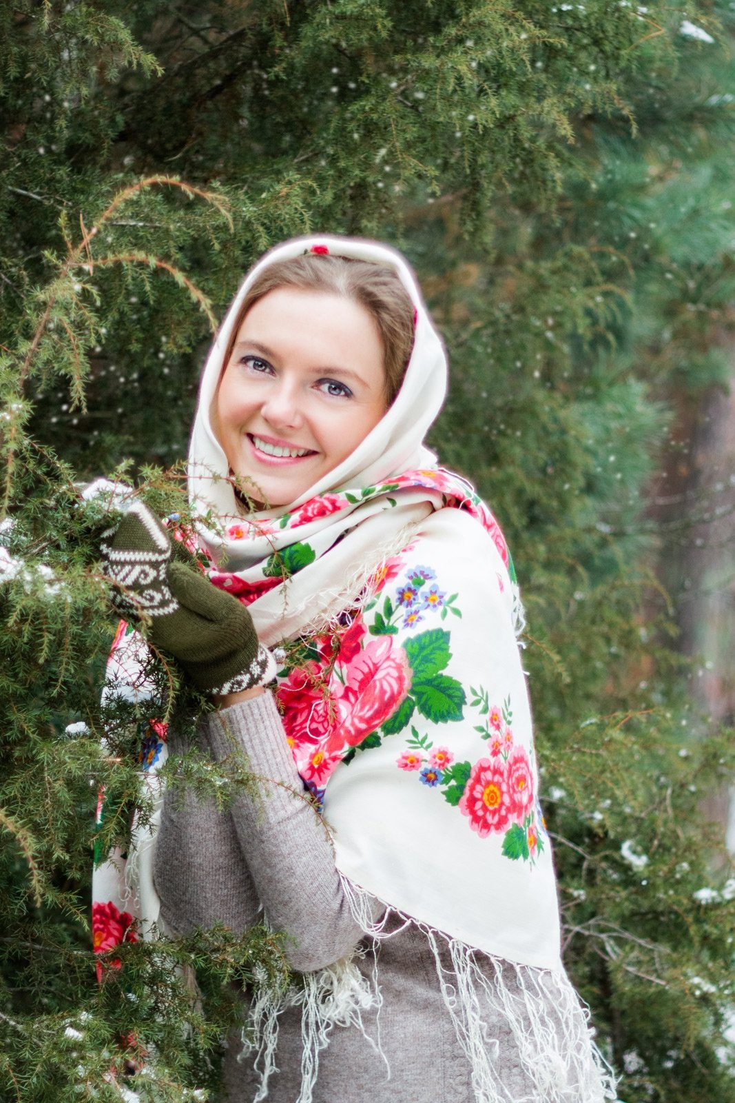 Красавица в платке
