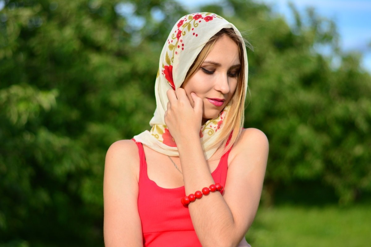 Красавица в косынке