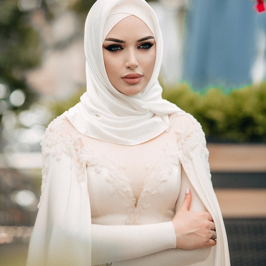 Aisha t-girl Muslima Hijab