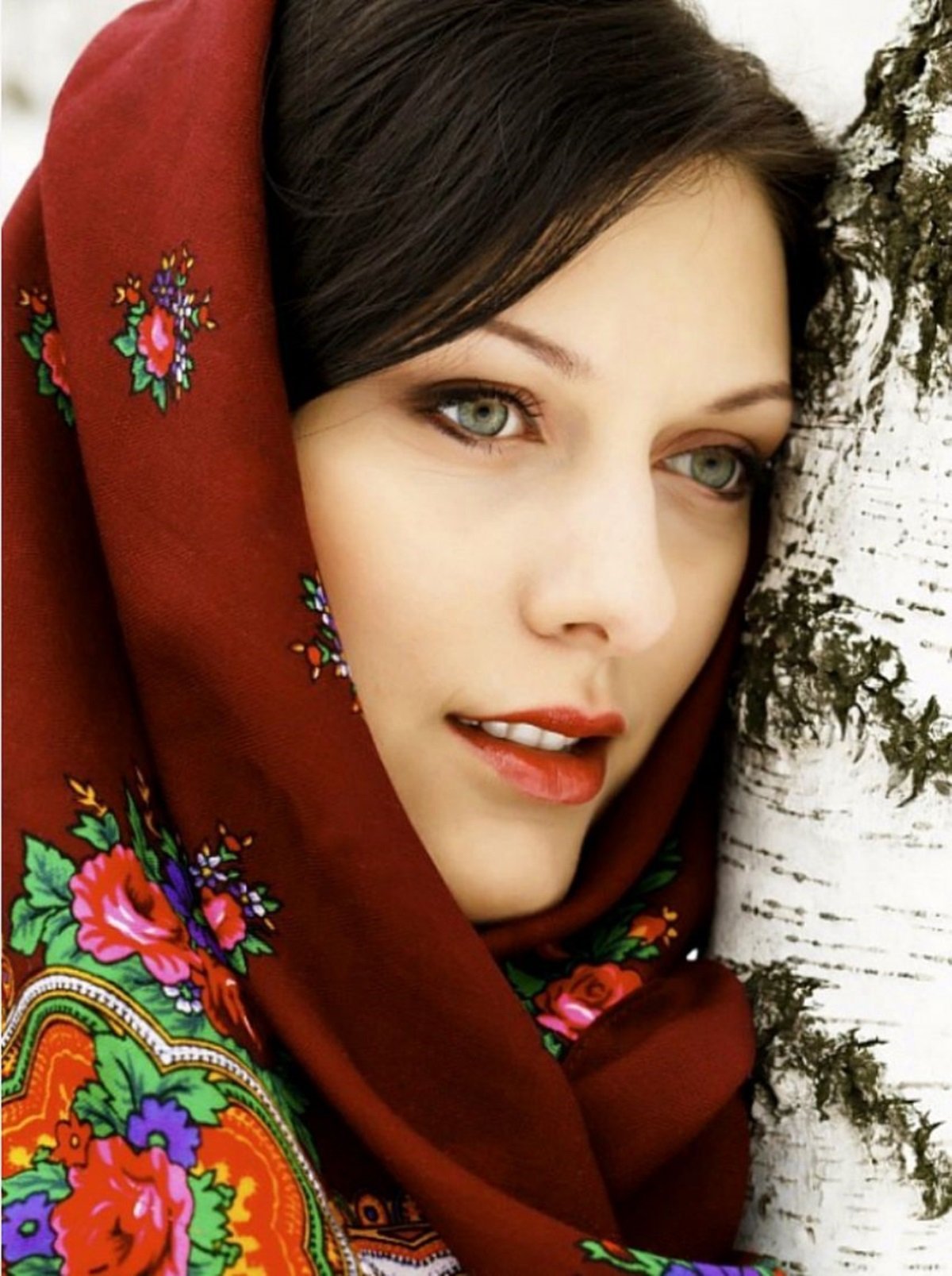 Красавица в платке