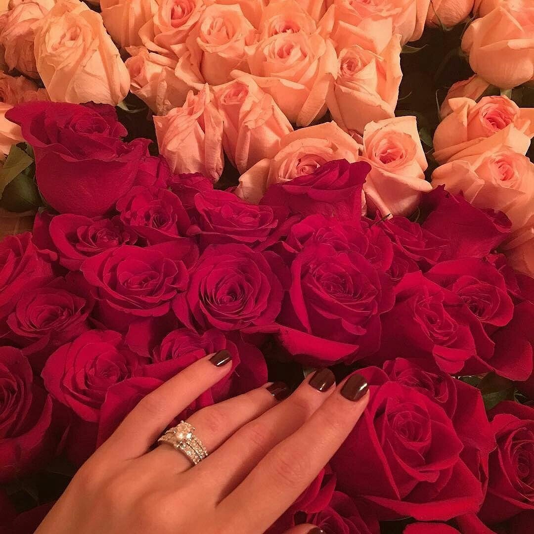 Красивые цветы с кольцом