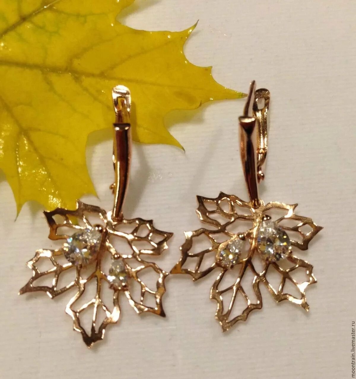 Серьги лист клена лот 009029356