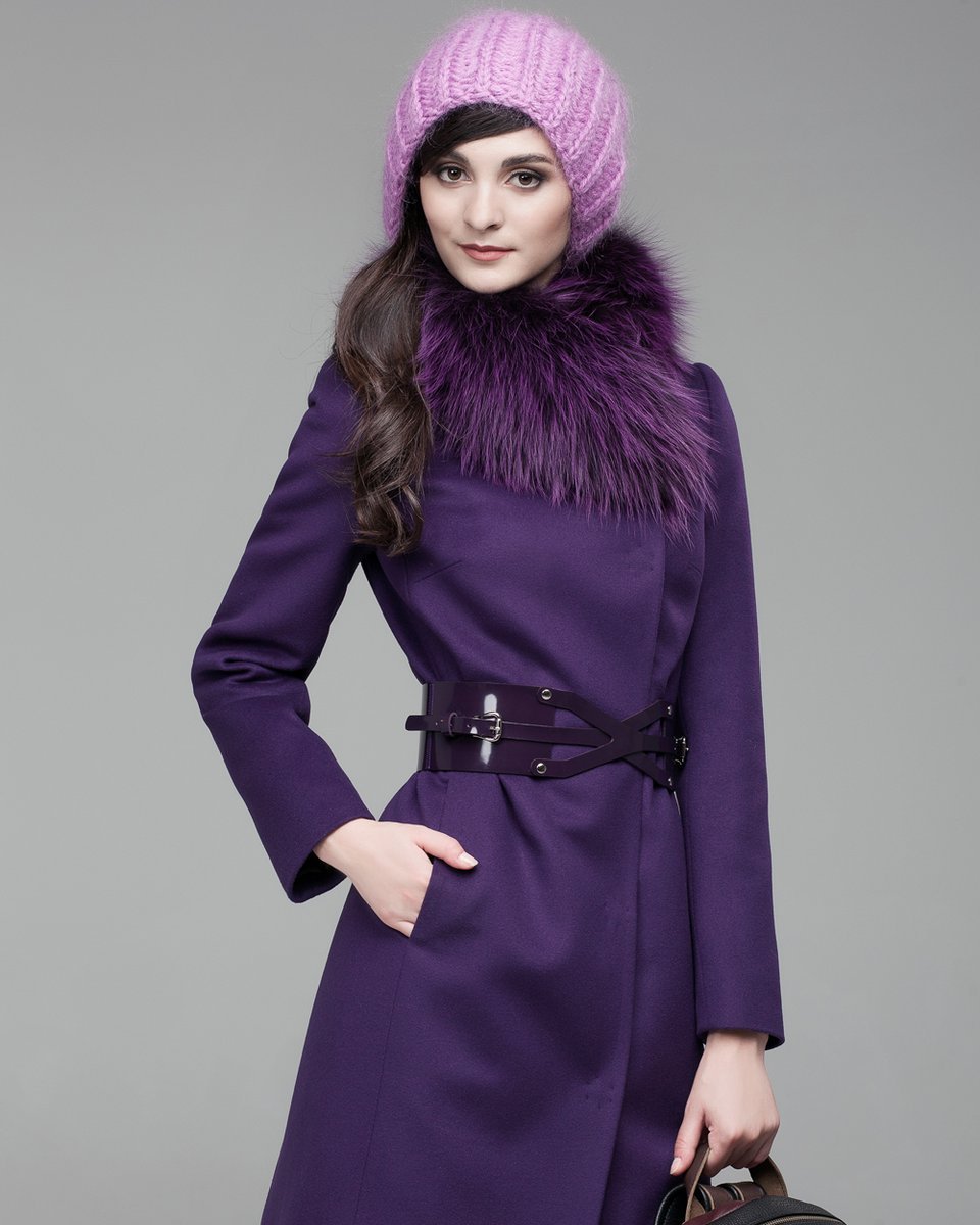 Шапка к фиолетовому пальто