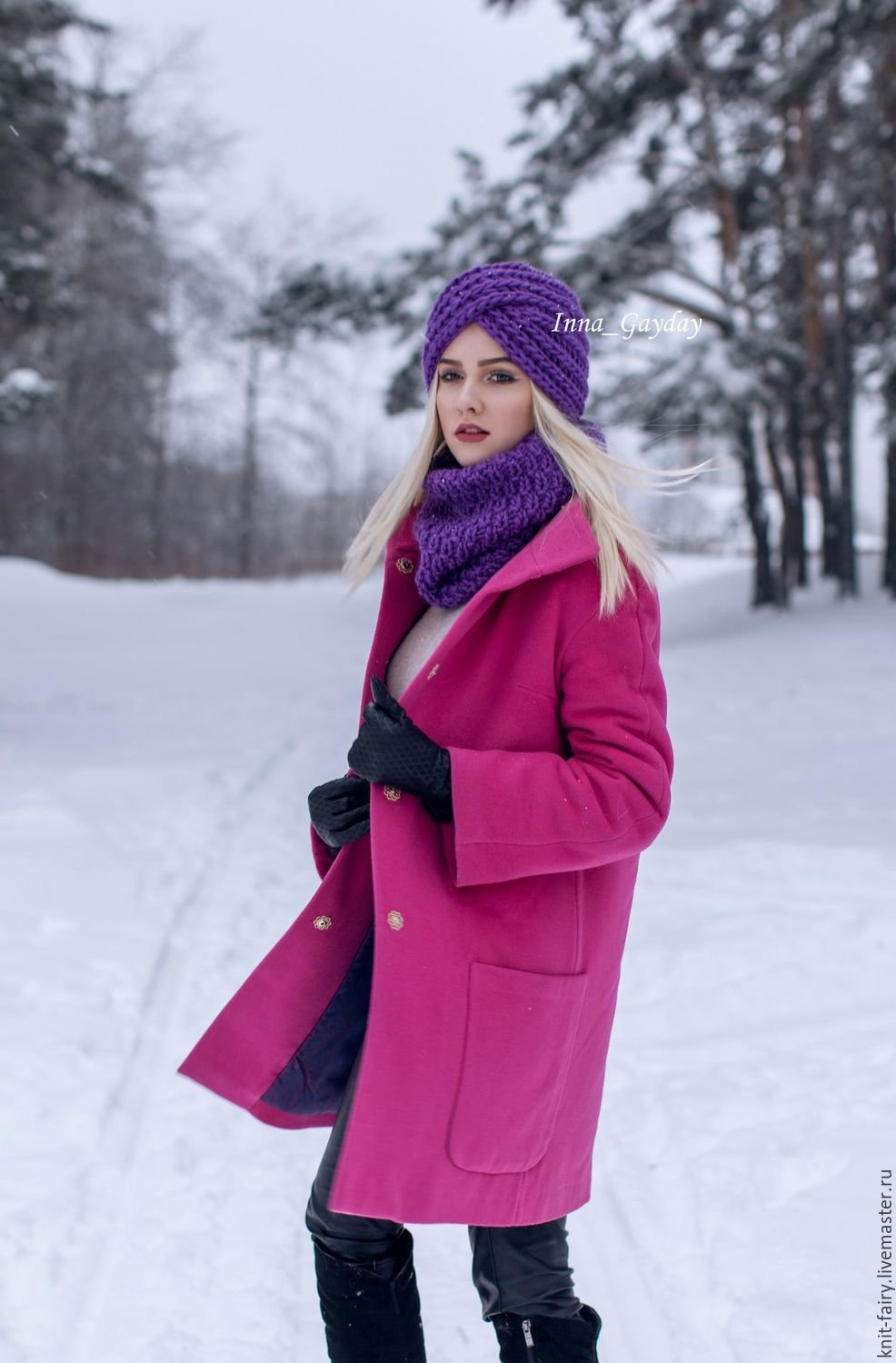 Розовое пальто шапка. Фиолетовое пальто. Фиолетовое зимнее пальто. Сиреневое зимнее пальто. Пальто женское зимнее сиреневое.