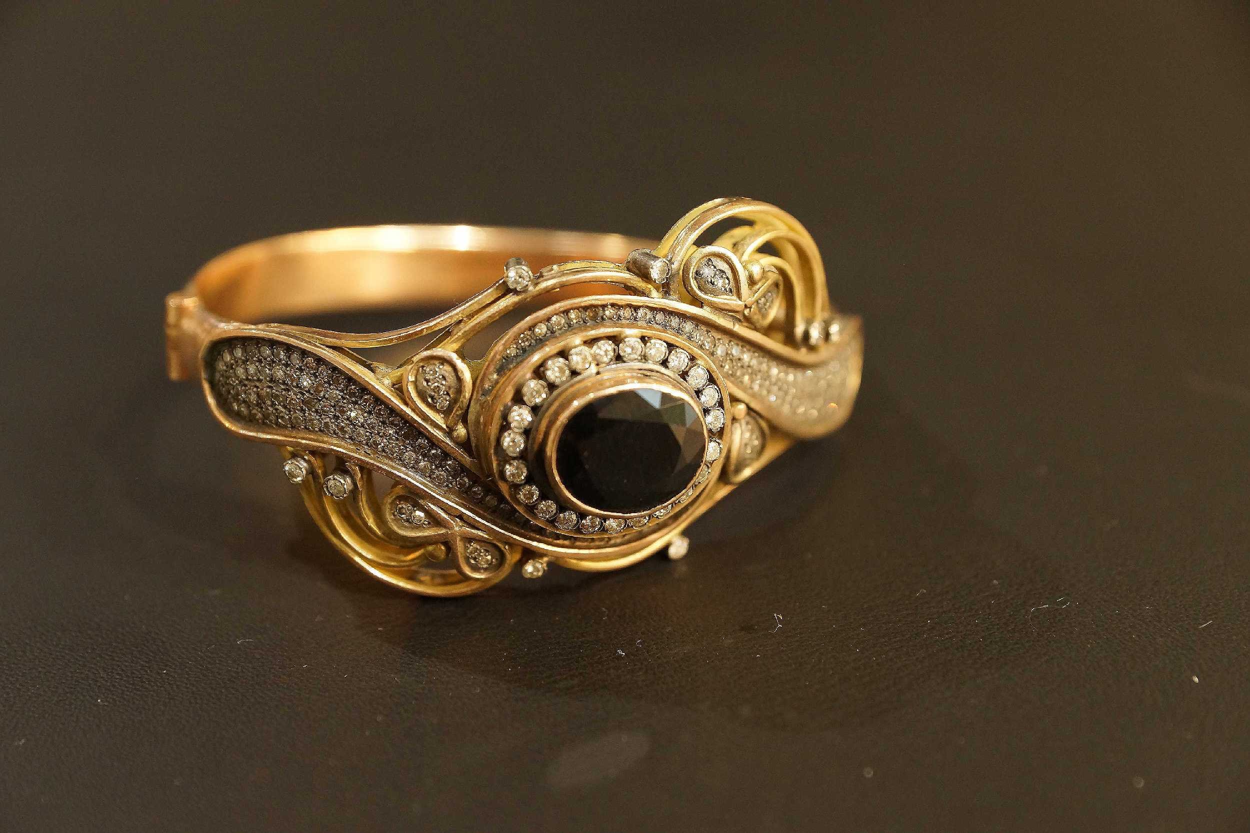 Золотое кольцо бу. Антикварные ювелирные украшения. Старинные золотые украшения. Антикварные кольца. Антикварные золотые украшения.