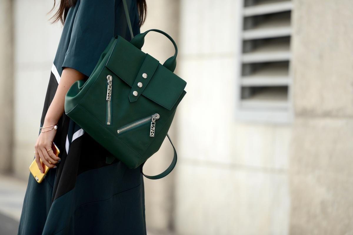 Образы с зеленой сумкой