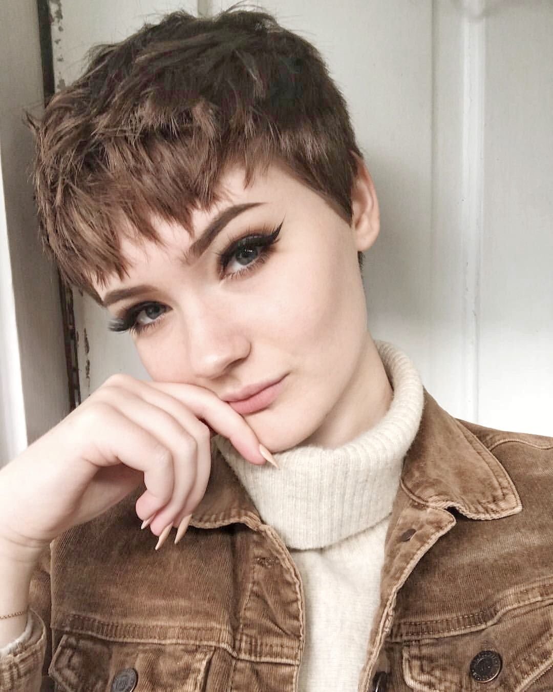 Giorgia Soleri стрижка