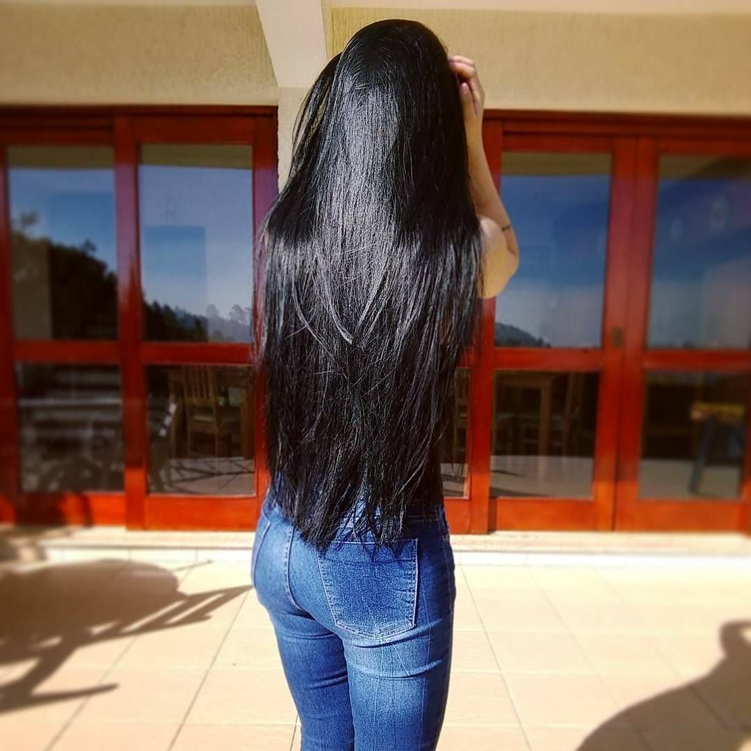 Фото длинных волос со спины брюнетки